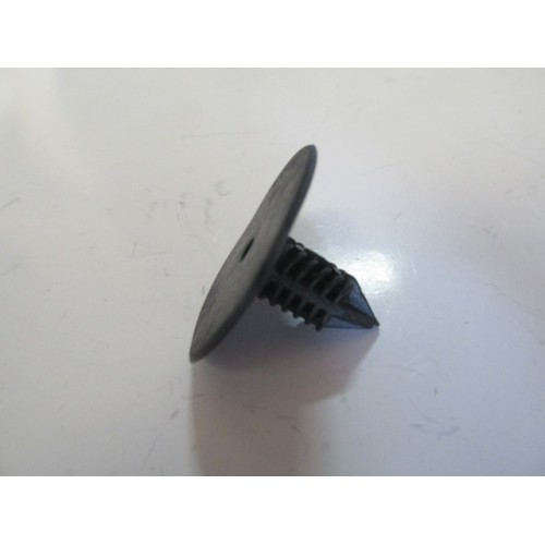 UNIVERSAL UNIVERSAL-; ÇAMURLUK DAVLUMBAZ KLİPSİ (RENAULT/DACIA) (SİYAH)