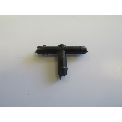 UNIVERSAL UNIVERSAL-; SU FİSKİYE HORTUMU BAĞLANTI PLASTİĞİ (T TİP)