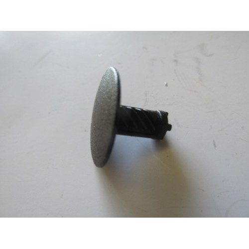 UNIVERSAL UNIVERSAL-; MOTOR KAPUT İZOLATÖR KLİPSİ (FIAT)