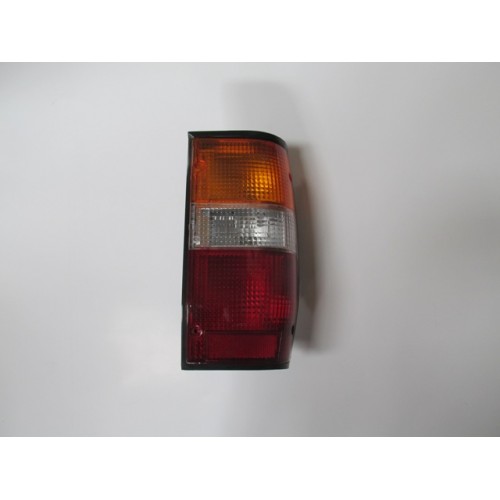 MITSUBISHI L200- PICK UP- 97/98; STOP LAMBASI SAG SIYAH SARI/BEYAZ KIRMIZI (DEPO)