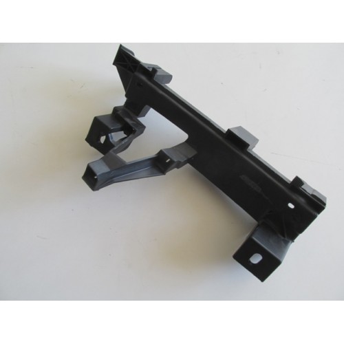 PEUGEOT 307- 06/08; FAR ALT BAGLANTI BRAKETI SOL PLASTIK (TYG)