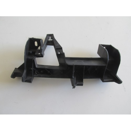 PEUGEOT 307- 06/08; FAR ALT BAGLANTI BRAKETI SOL PLASTIK (TYG) PEUGEOT 307- 06/08; FAR ALT BAGLANTI BRAKETI SOL PLASTIK (TYG)