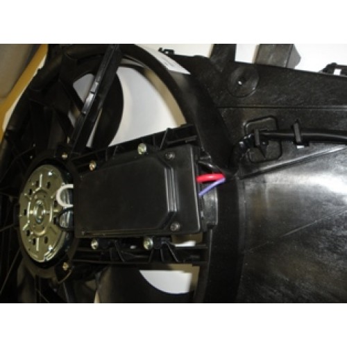 VOLVO V70- 00/04; RADYATÖR FAN DAVLUMBAZI (TEKLI) KONTROL ÜNITELI (7 KANAT) (TYG)