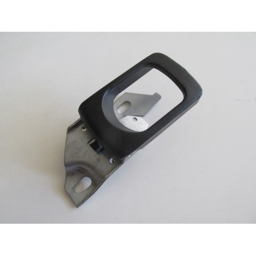 HYUNDAI PORTER KAMYONET- 96/05; ÖN KAPI İÇ AÇMA KOLU SOL SİYAH HYUNDAI PORTER KAMYONET- 96/05; ÖN KAPI İÇ AÇMA KOLU SOL SİYAH