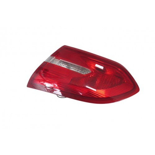 FORD FOCUS- SD- 15/18; İÇ STOP LAMBASI SAĞ KIRMIZI/BEYAZ (RIA) FORD FOCUS- SD- 15/18; İÇ STOP LAMBASI SAĞ KIRMIZI/BEYAZ (RIA)